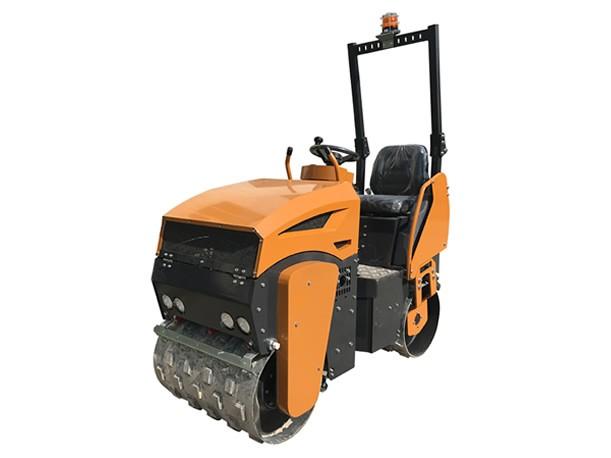 新款小型座駕式凸鋼輪壓路機(jī)BM1200 新款小型座駕式凸鋼輪壓路機(jī)BM1200