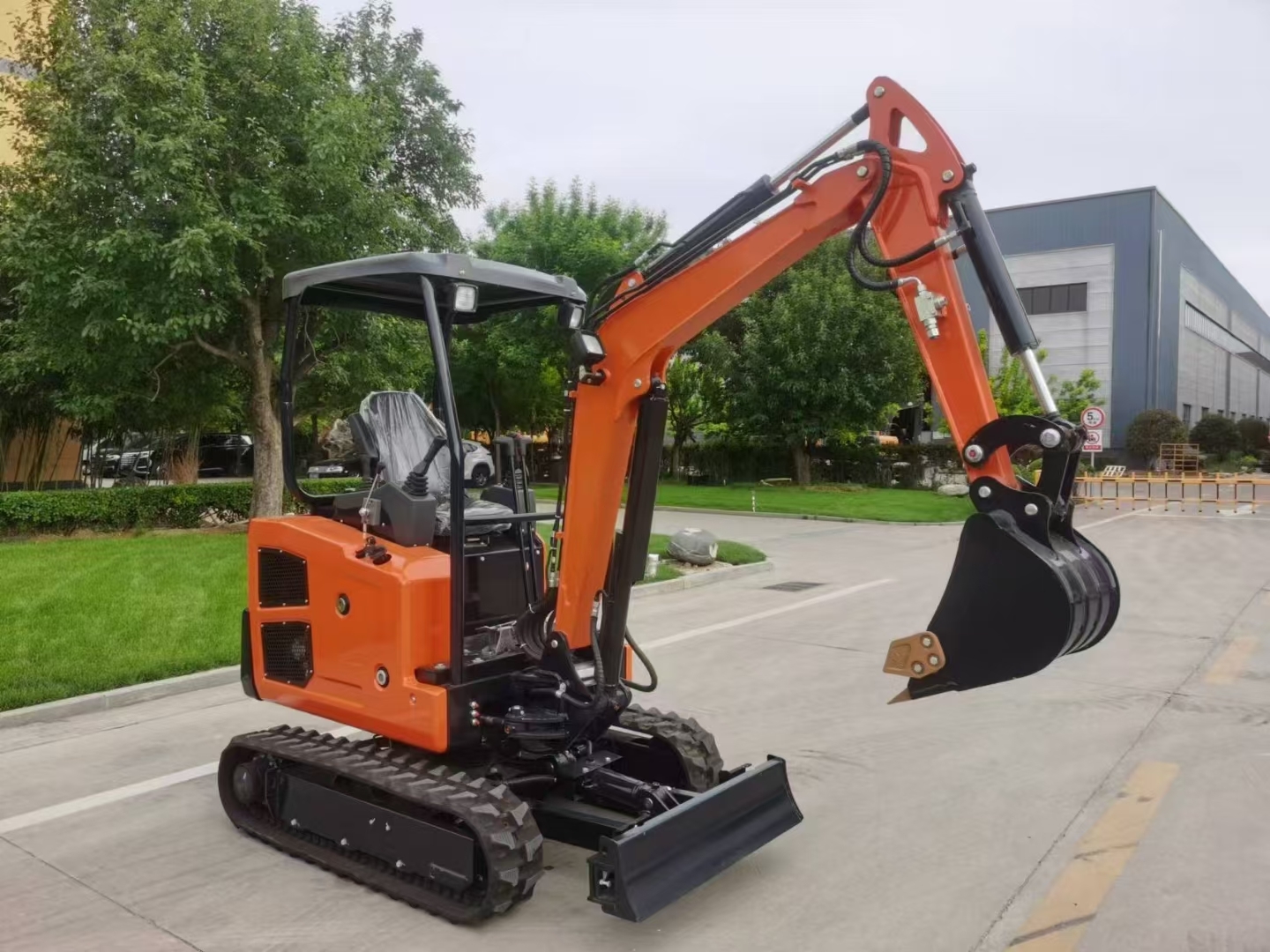 小型挖掘機(jī)BMPC18